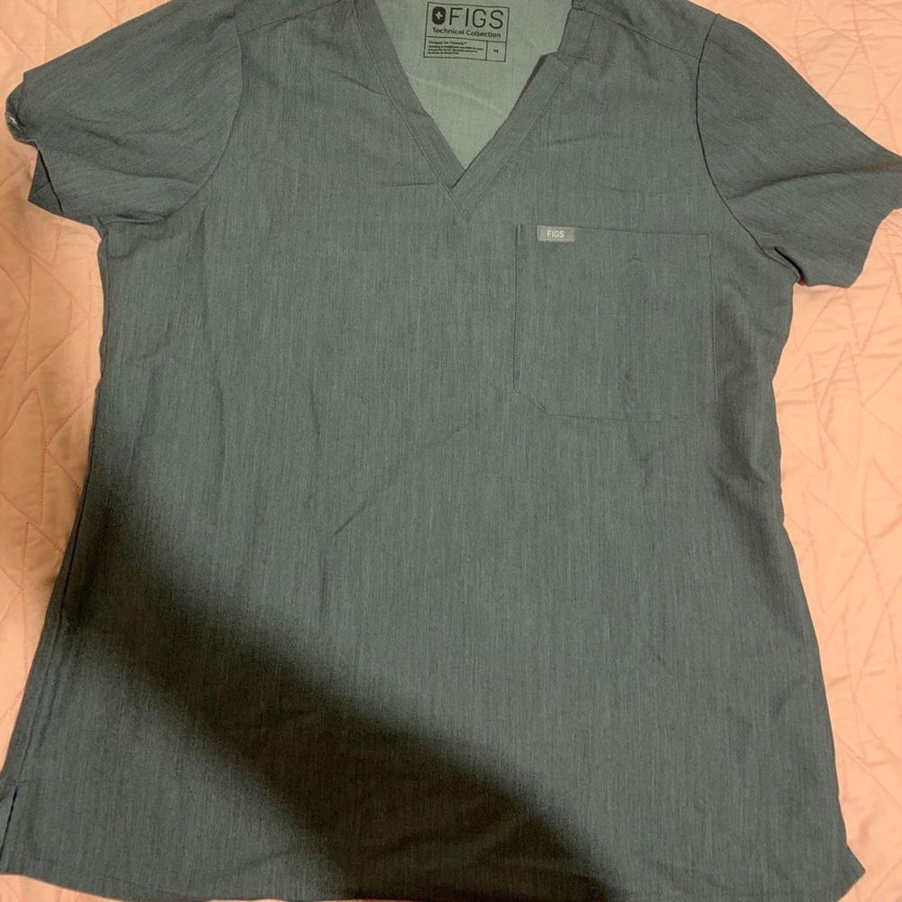 Figs scrub top
